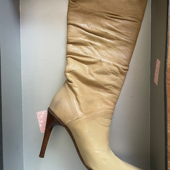 Boots - Picture 7 of 9